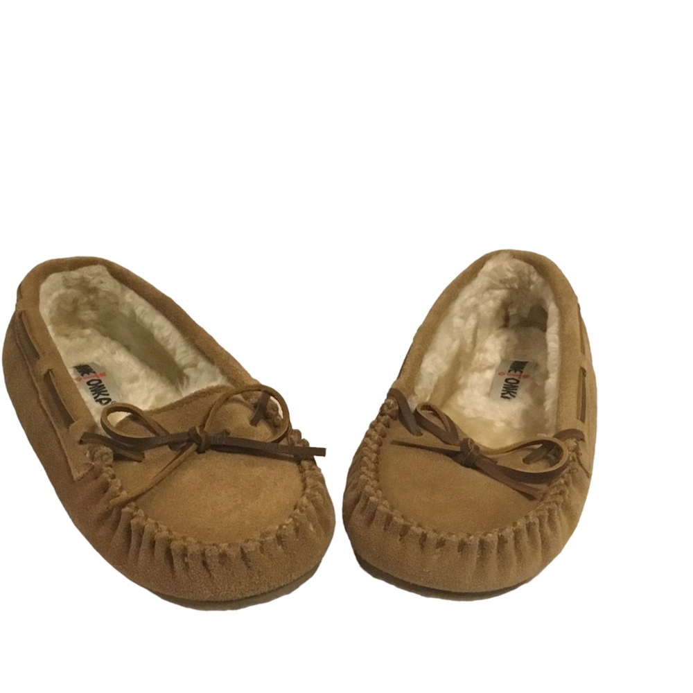 Minnetonka tan Cally # 4011 tan suede slippers with faux fur. 9